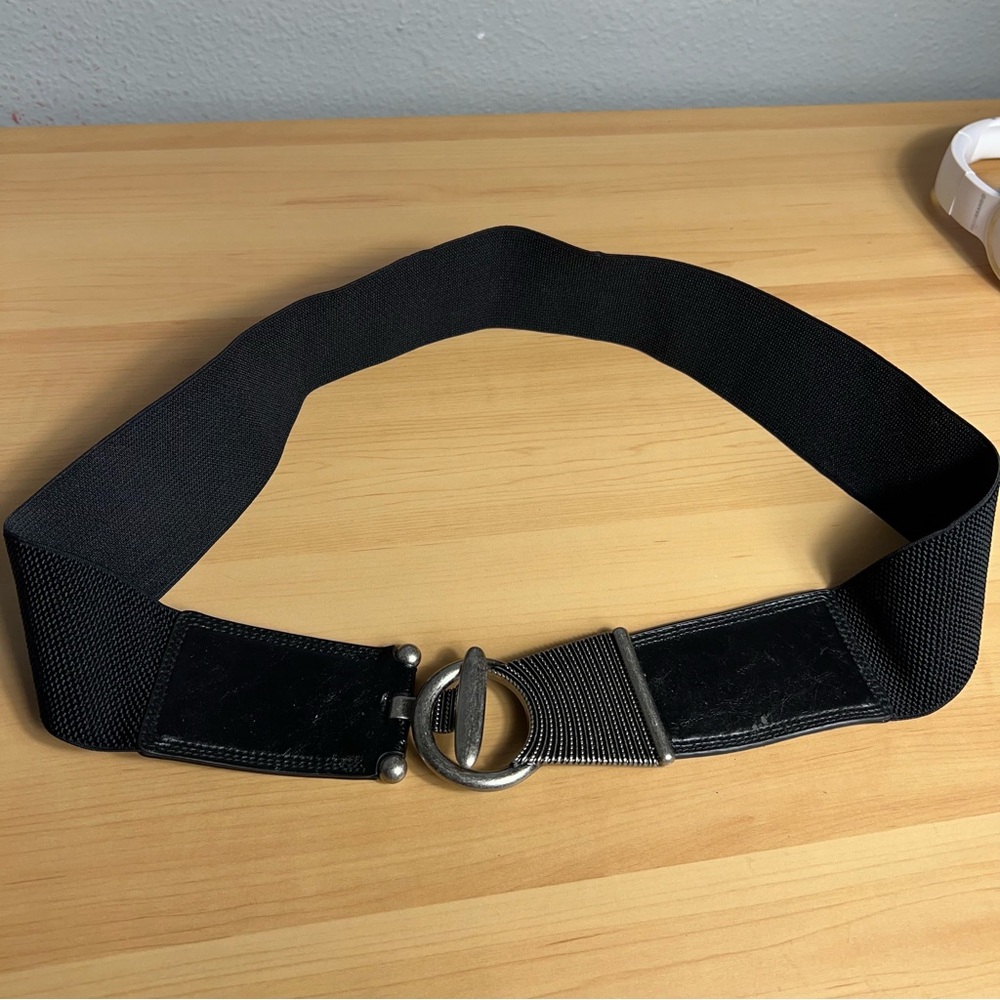 Black and Silver‎ Metal Hardware Women’s Belt - Picture 5 of 7